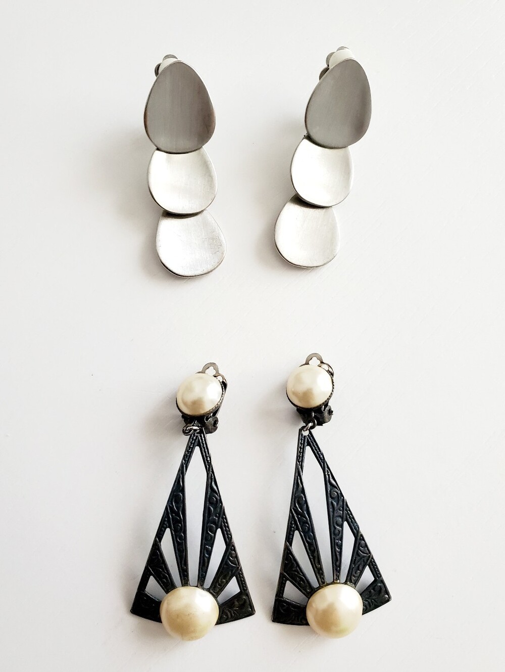 Vintage-Inspired Black and Silver Pearl Drop Earrings Set
